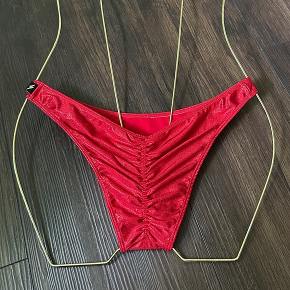 🔥 LOT - 2 Pairs Cleo the Hurricane Scrunch-Bum Dance Shorts | Large - Picture 3 of 4